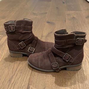 UGG winter boots Dark brown with buckles. Slightly worn, still in good condition